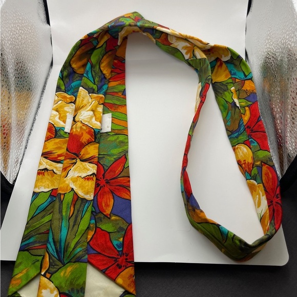 Van Heusen Colorful Floral Tie - Picture 3 of 3